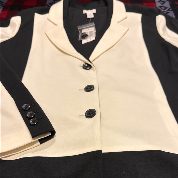 Chico's Black and Cream Blazers Timeless Suit Jackets - Picture 4 of 6